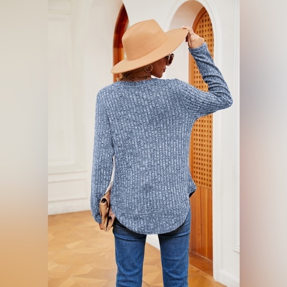 Every Day Style Round Neck Heathered Top - Picture 4 of 5